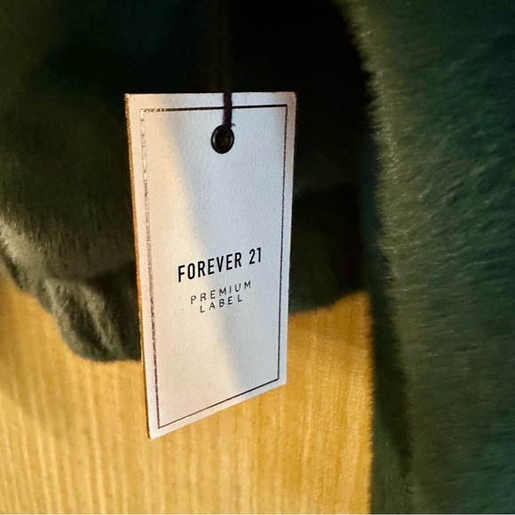 NWT New Forever 21+ Plus Size Faux Fur Jacket 1X - Picture 4 of 6